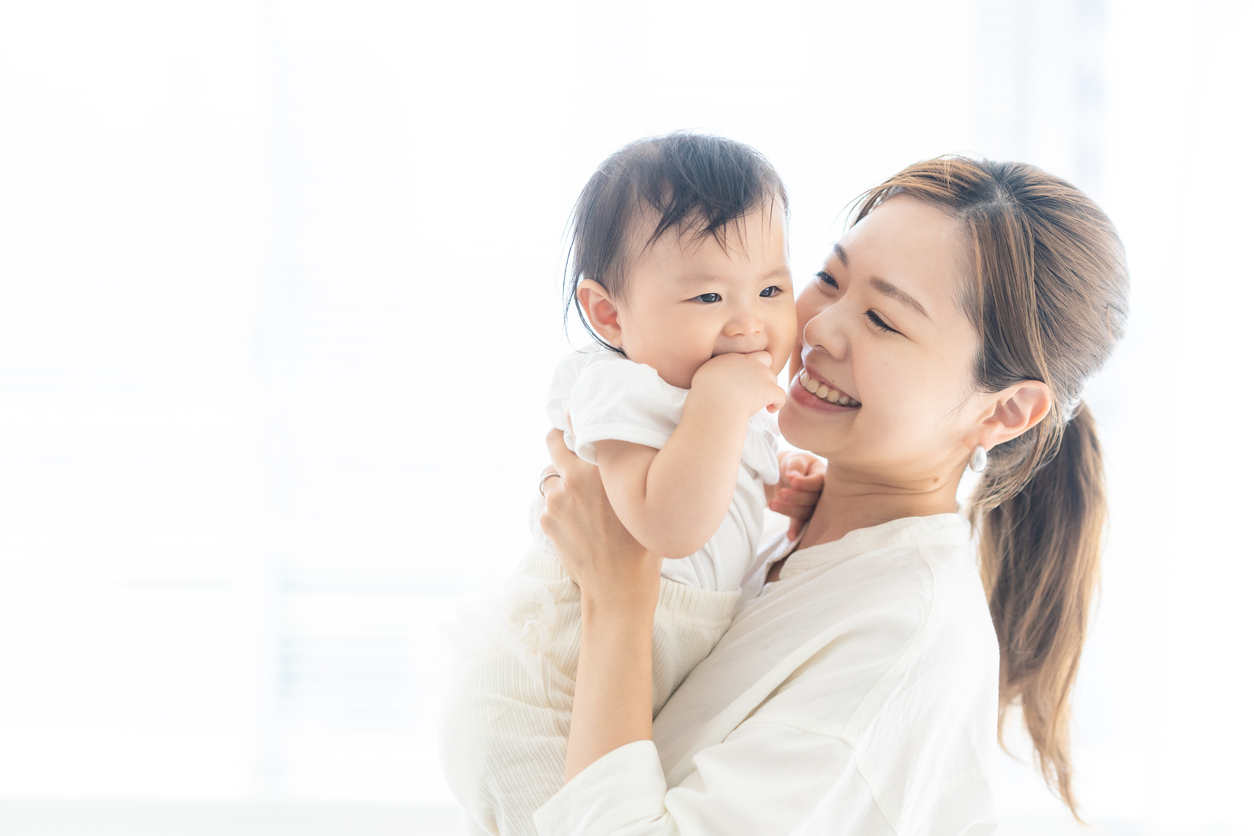 授乳中に脱毛はNG？再開のタイミングと合わせて解説！ー福岡・沖縄の医療脱毛ならKANNO'A.clinic(カノアクリニック)