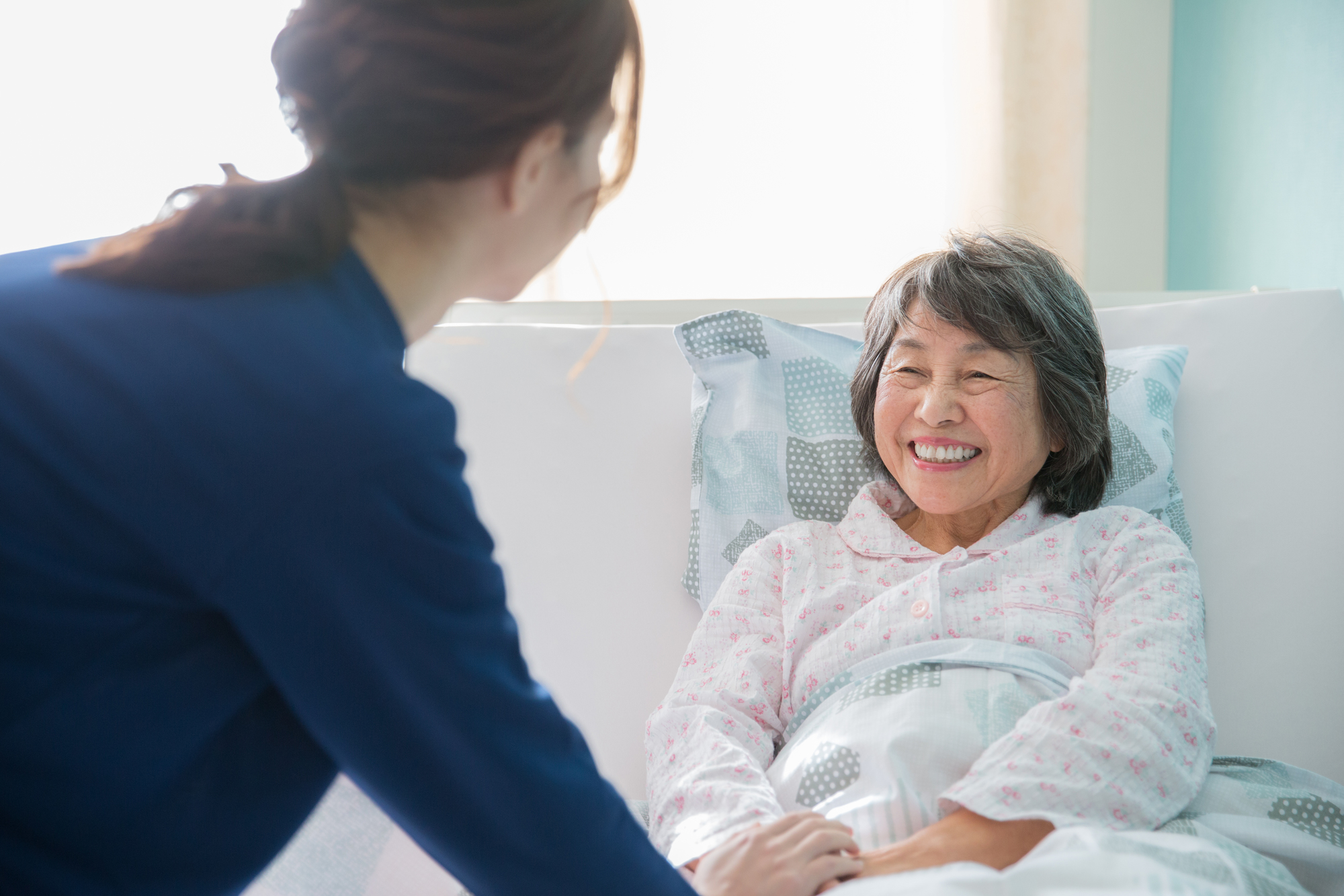 介護脱毛は何歳から始めるべき?適切な年齢・メリット・後悔しない選び方ー福岡・沖縄の医療脱毛ならKANNO'A.clinic(カノアクリニック)